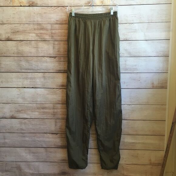 VINTAGE TURNPOINT SPORTS NYLON JOGGERS IN GREEN - Picture 1 of 8